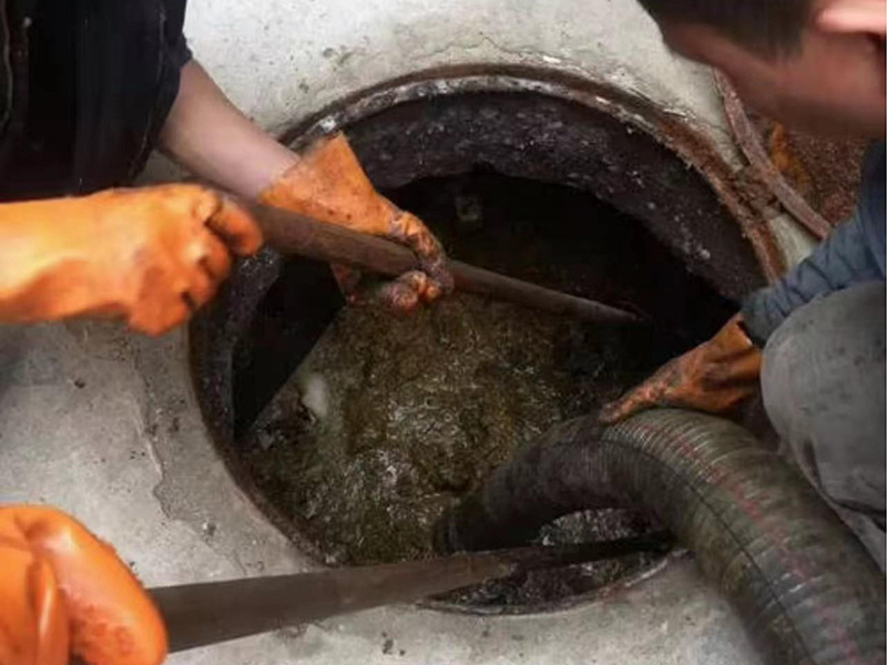 界首清理化粪池时如何避免沼气的危害?